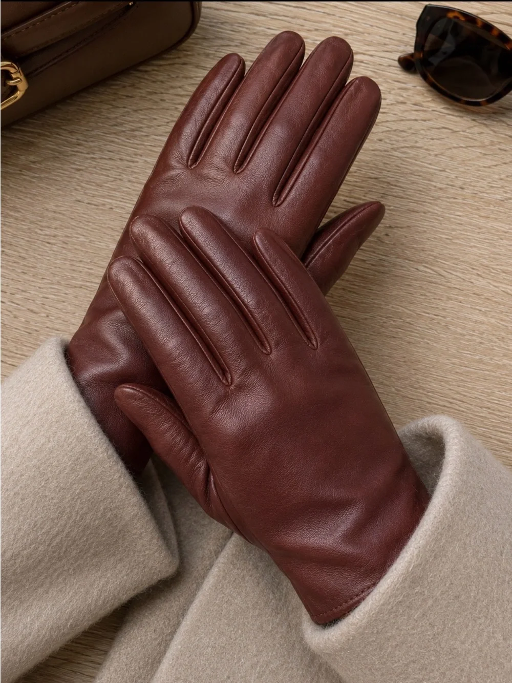Classic Women's Leather Gloves in Chestnut Brown Sz M NEW with flaw PriceFirm!